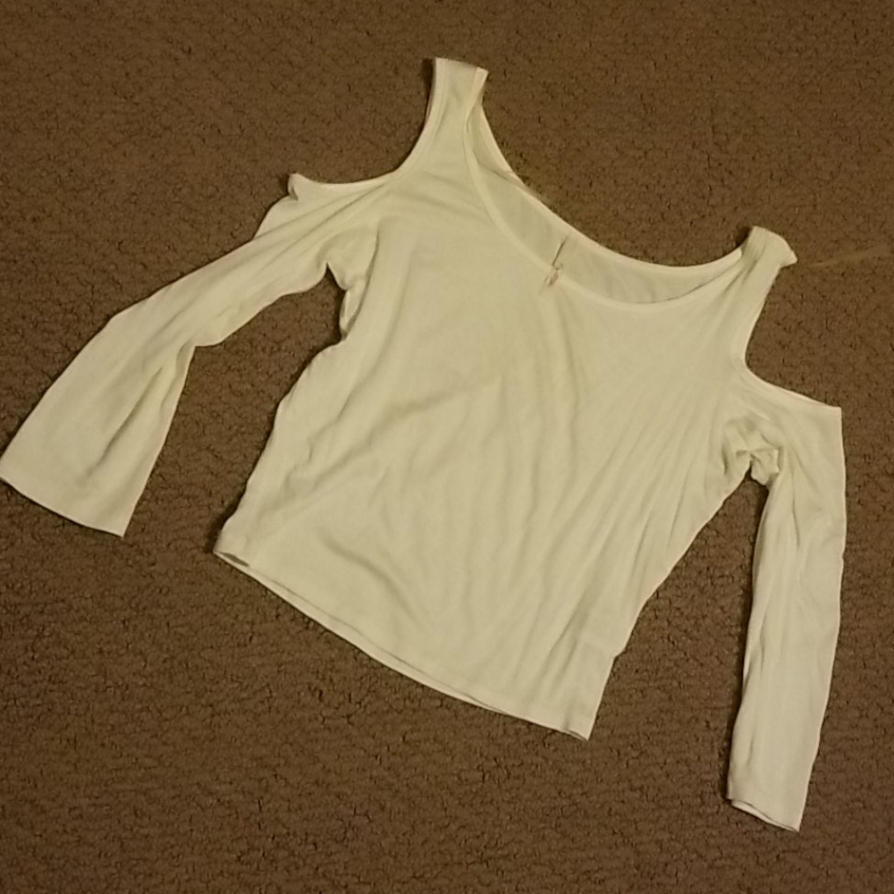 New white cold shoulder top